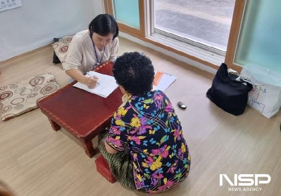 NSP통신-찾아가는 치매인지 선별검사 (사진 = 광양시청)