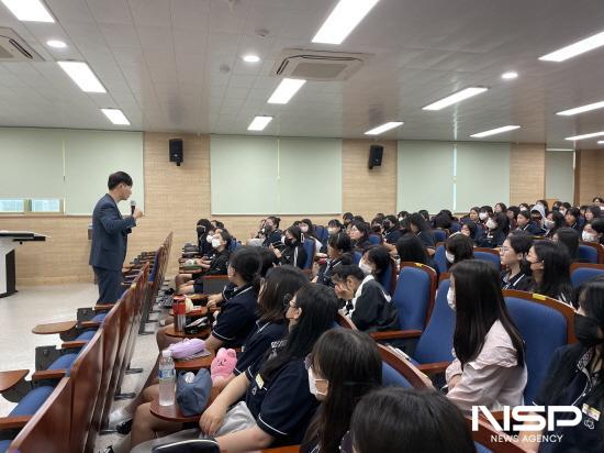 NSP통신-이석원 작가가 존중하는 우리를 주제로 강의 (사진 = 광양시청)