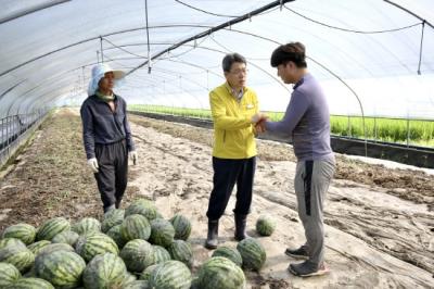 [NSP PHOTO]광양시 동광양농협, 청년조합원 수해농가 지원금 전달