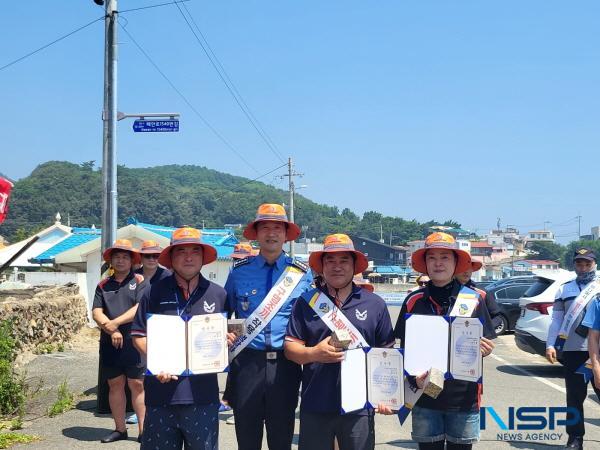 NSP통신-포항해양경찰서는 지난 29일 해양안전문화 확산에 기여한 한국해양안전협회 회원 4명에게 감사장을 전달했다고 밝혔다. (사진 = 포항해양경찰서)