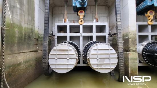 NSP통신-중마 배수펌프장 펌프일체형 수문 교체 (사진 = 광양시청)