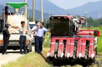 [NSP PHOTO]강진군, 올 해 첫 벼 수확···2기작 준비 눈길