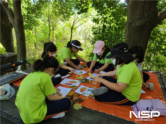 NSP통신-도심공원에서 가족 단위 이용객 위한 도심공원 숲 체험 (사진 = 광양시청)