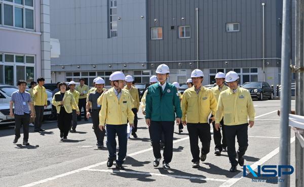 NSP통신-임종식 경상북도교육감은 8일 제6호 태풍 카눈 의 북상에 따라 일선 학교 현장의 대비 상황을 점검하기 위해 포항 대흥중학교를 방문했다. (사진 = 경상북도교육청)