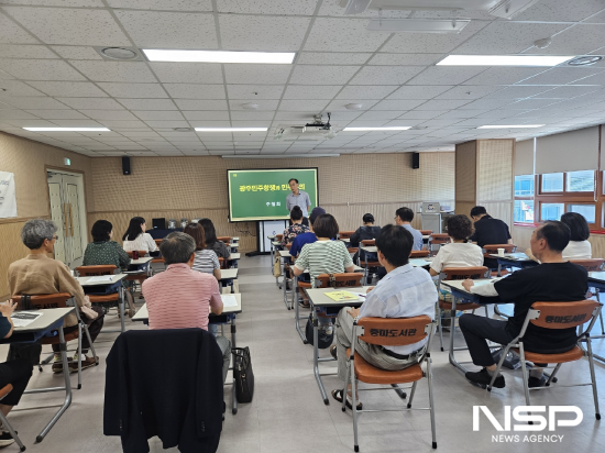 NSP통신-주철희 박사 광주민주항쟁과 민주주의에 대한 이야기 강연 (사진 = 광양시청)