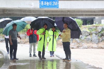 [NSP PHOTO]김성제 의왕시장, 태풍 카눈 대비 취약지역 현장 점검