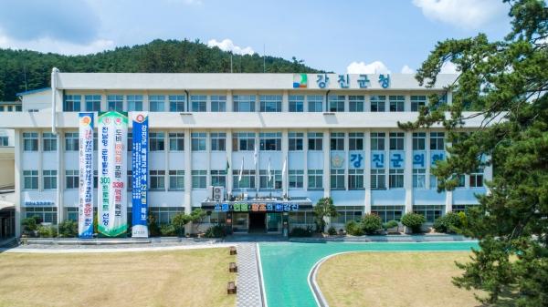 NSP통신-강진군청 전경. (사진 = 강진군)