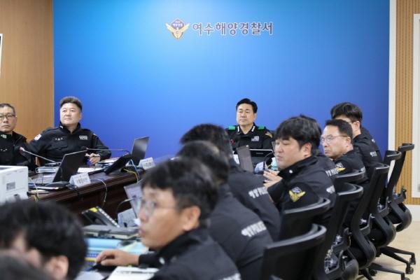 NSP통신-여수해경이 종합상황실을 설치하고 전 직원 비상소집을 시작으로 을지연습을 시작했다. (사진 = 여수해경)