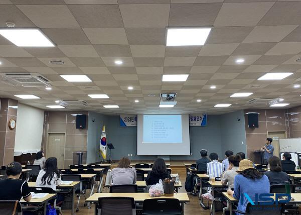 NSP통신-경상북도교육청은 29일 삼국유사군위도서관에서 학교급식 업무 담당(자) 전문성 향상을 위한 역량 강화 연수 를 실시했다. (사진 = 경상북도교육청)