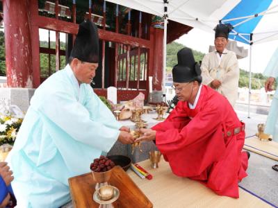 [NSP PHOTO]오도창 영양군수 벽산 김도현 선생 도해순국 109주기 추모 행사서 초헌관 집례