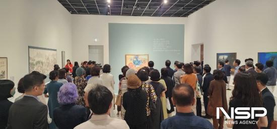 NSP통신-전남도립미술관 이건희컬렉션 개막식을 찾은 관람객들 (사진 = 광양시청)