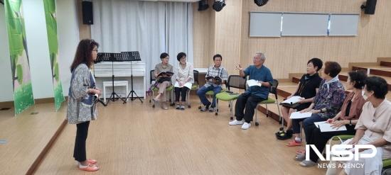 NSP통신-청주대학교 연극학과 하경화 교수 실버 동극 동아리 떴다! 무지개 강연 (사진 = 광양시청)