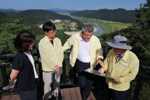 NSP통신-김학동 예천군수 관광 개발 사업 현장 점검 나서, 삼강문화단지 주변 관광자원화 사업 및 삼강주막~회룡포 간 관광거점 조성사업 진척 상황 확인 (사진 = 예천군)