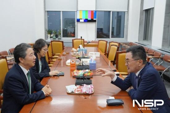 NSP통신-소병철 의원 남성현 산림청장에게 순천 송광면 소재 고동산의 관광자원 개발 필요성 강조 (사진 = 소병철 국회의원실)