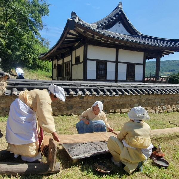 NSP통신-국가무형문화재 안동포짜기마을보존회는 15일부터 19일까지 5일간 안동포짜기마을보존회 교육전수관에서 안동포짜기 공개행사를 개최한다. (사진 = 안동시)