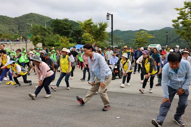 NSP통신-영주시가 영주댐 준공을 기념하기 위해 마련한 2023 영주댐 준공 기념 건강걷기대회가 16일 댐일원에서 열렸다. (사진 = 영주시)