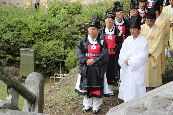NSP통신-안동시 도산면 서부리 소재 예안향교(전교 박천민)와 송천동 소재 안동향교(전교 김숙동)에서 지난 16일 공자를 비롯한 성현을 추모하고 덕을 기리기 위한 추계 석전대제를 봉행했다. (사진 = 안동시)