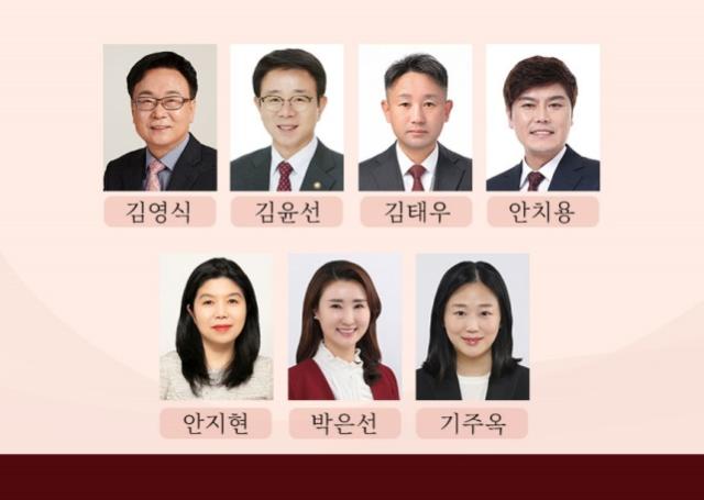 NSP통신-결의문 발표한 김영식 의원 등 7인 용인시의원들. (사진 = 의원실)
