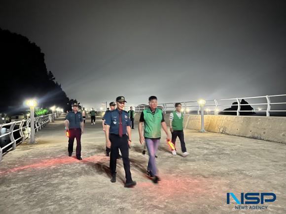NSP통신-울릉경찰서는 지난 19일 저동 일대에서 야간 합동방범 순찰을 실시했다. (사진 = 울릉경찰서)