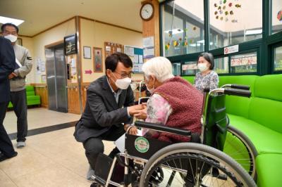 [NSP PHOTO]영주시, 추석맞이 사회복지시설 위문 생필품 전달