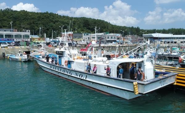 NSP통신-강진 마량항에 정박중인 낚시어선들. (사진 = 강진군)