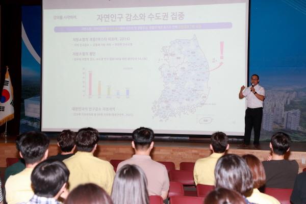 NSP통신-예천군 생활 속 탄소중립 실천 우리가 먼저 직원 역량 강화 교육, 기후위기와 탄소중립 중요성 알리고 실천 방안 제시 (사진 = 예천군)