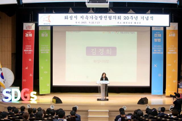NSP통신-22일 김경희 화성시의회 의장이 축사를 하는 모습. (사진 = 화성시의회)