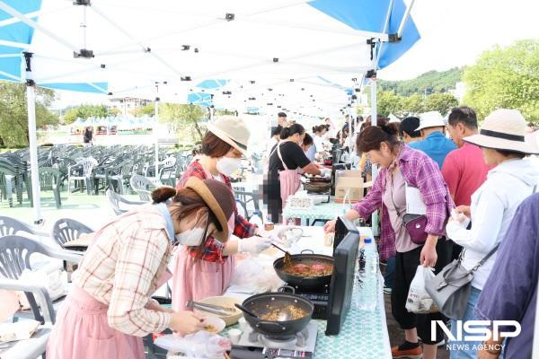 NSP통신-봉화송이한약우축제 프로그램중 하나인 가족이 함께하는 다같이 송송 요리대회에 6개 팀이 참여해 봉화 한약우, 봉화 은어 등을 활용한 요리를 선보였다. (사진 = 김오현기자)