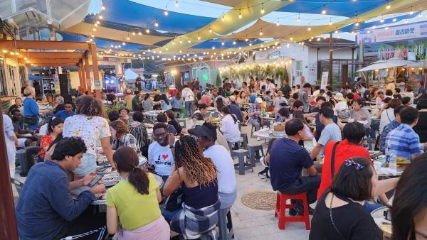 NSP통신-강진 불금불파에 몰려든 관광객들. (사진 = 강진군)