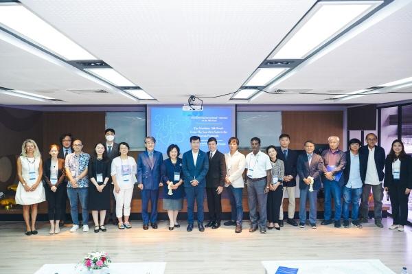 NSP통신-계명대 실크로드연구원이 9개국 석학들과 전문가 11명이 참가하는 2023 실크로드 국제학술회의을 태국 방콕에서 개최했다. (사진 = 계명대학교)