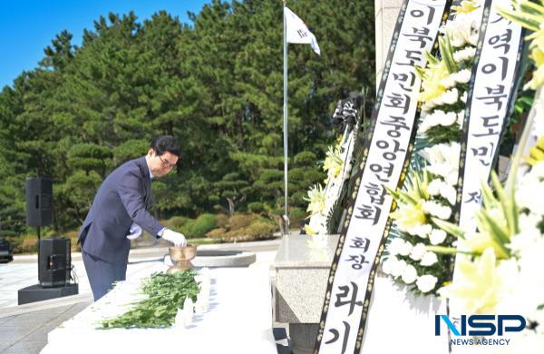 NSP통신-영덕군은 이북도민 경상북도연합회와 이북5도 경상북도사무소에서 주최하고 경상북도, 영덕군이 후원한 제27회 경북지역 이북도민 합동망향제 가 지난 5일 영덕군 삼사해상공원 내에 있는 이북도민 망향탑에서 봉행됐다고 밝혔다. (사진 = 영덕군)