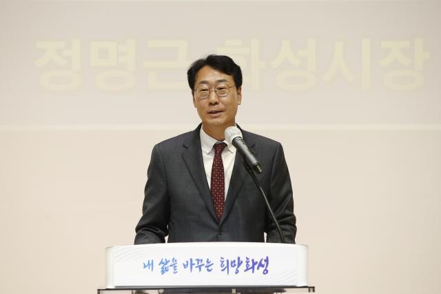 -정명근 화성시장이 11일 시청 대강당에서 열린 ‘제21기 민주평통 화성시협의회 출범식 및 3분기 정기회의’에서 축사를 하고 있다. (사진 = 화성시)