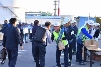 [NSP PHOTO]여수시, 여수산단 출근길 안전문화 캠페인 펼쳐