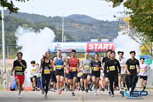 NSP통신-청송군은 오는 주말인 15일 전국 최대 규모의 백일홍 화원인 산소카페 청송정원 에서 청송의 뛰어난 경관을 달리는 2023 청송사과 트레일런 대회를 개최한다. (사진 = 청송군)