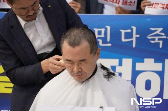NSP통신-전남 지역 의과대학 신설을 촉구하며 삭발하는 소병철 의원 (사진 = 소병철 국회의원실)