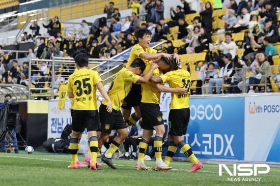 NSP통신-전남드래곤즈 득점 세레머니 (사진 = 전남드래곤즈)