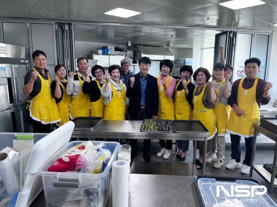 NSP통신-직접 구워 만든 빵 전달 (사진 = 광양시청)