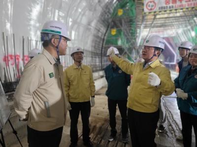 [NSP PHOTO]전해철 의원, 신안산선 복선전철 공사현장 근로자들 격려