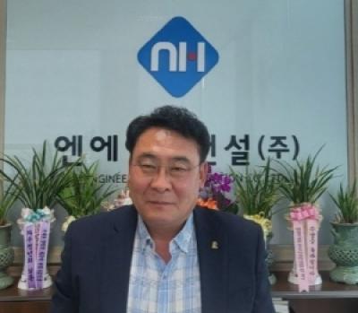 [NSP PHOTO]황치환 엔에이치건설 대표, 중마동 경로당 물품 후원