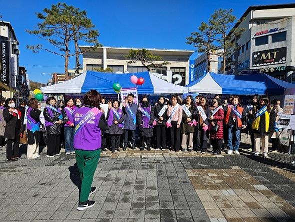 NSP통신-함께 만드는 여성폭력 없는 안전한 일상, 2023년 안동시 여성폭력추방주간 캠페인 실시 (사진 = 안동시)