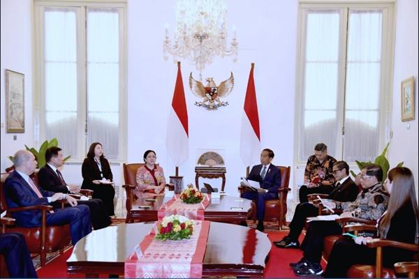NSP통신-김진표 의장이 메르데카 궁에서 푸안 하원의장, 조코위 대통령과 면담하고 있다. (사진 = 국회의장 공보수석실)