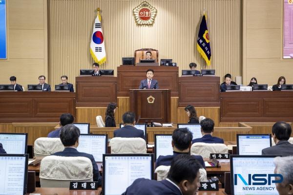 NSP통신-이철우 경북도지사가 21일 경북도의회 본회의장에서 내년도 예산안에 대해 시정연설을 하고 있다. (사진 = 경상북도)