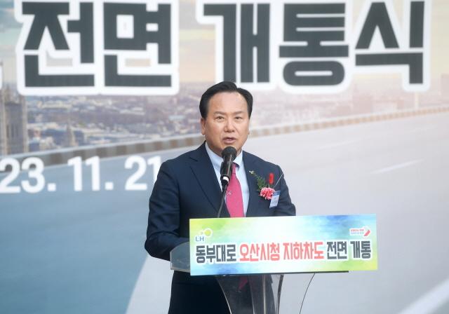 NSP통신-21일 이권재 오산시장이 개통식에서 축사를 하고 있다. (사진 = 오산시)