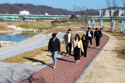 [NSP PHOTO]안동시, 걷기 좋은 길 맨발로 조성...시민건강 증진 도모