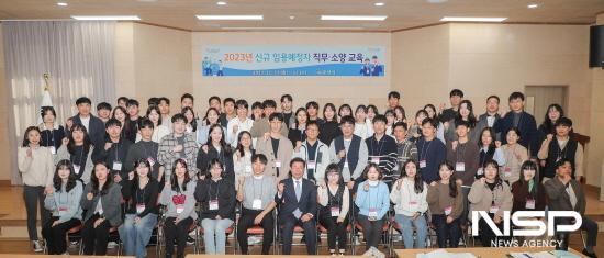 NSP통신-2023년도 광양시 신규 임용 예정자 직무소양 교육 참석자 기념 찰영 (사진 = 광양시청)