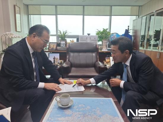 NSP통신-정인화 광양시장 이개호 민주당 정책위 의장 면담 (사진 = 광양시청)