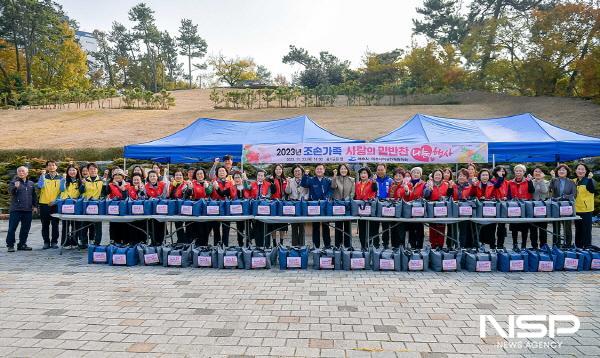 NSP통신-여수시여성단체협의회가 취약계층 100세대에 밑반찬과 여수시보건소에서 준비한 어린이 영양제 2종을 전달했다. (사진 = 여수시)