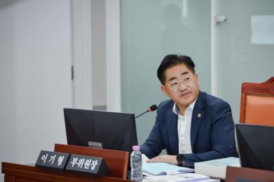 [NSP PHOTO]이기형 경기도의원, 2024년 교통국 예산안 심의서 전세버스 횟수 상향 제안