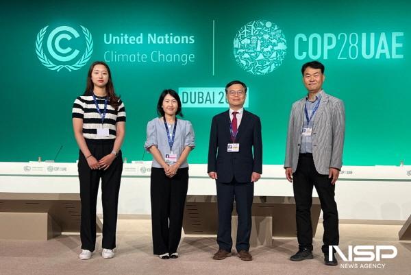 NSP통신-여수시 김종기 부시장 등으로 구성된 대표단이 COP28이 열리는 아랍에미리트(두바이)에서 COP33 남해안남중권 유치를 위한 홍보활동을 펼쳤다. (사진 = 여수시)