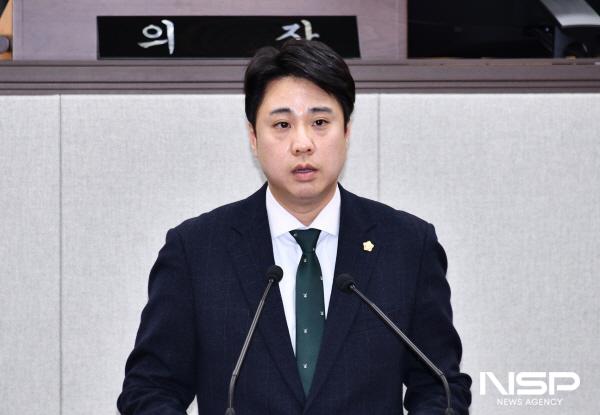 NSP통신-이석주 의원이 제233회 여수시의회 정례회에서 시정질문을 하고 있다 사진 여수시의회
